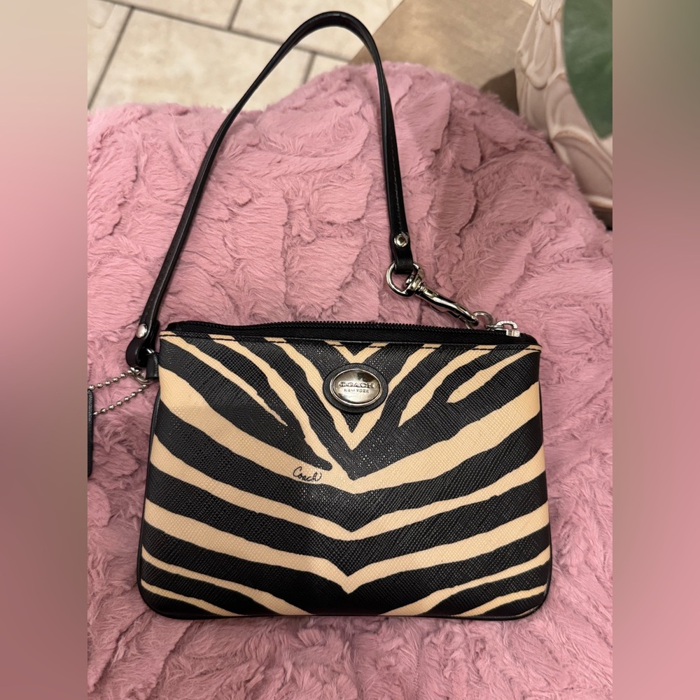 COACH PEYTON ZEBRA PRINT COATED CANVAS WRISTLET BLACK & TAN